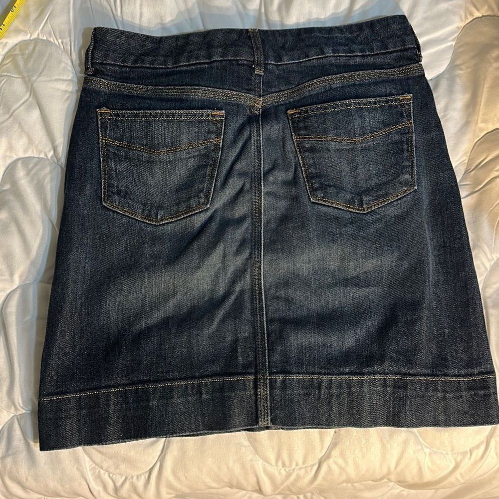 Gap Skirt Denim Size 4. Waist 28 inches